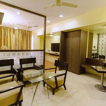 Hotel Silver Inn Мумбаи Экстерьер фото