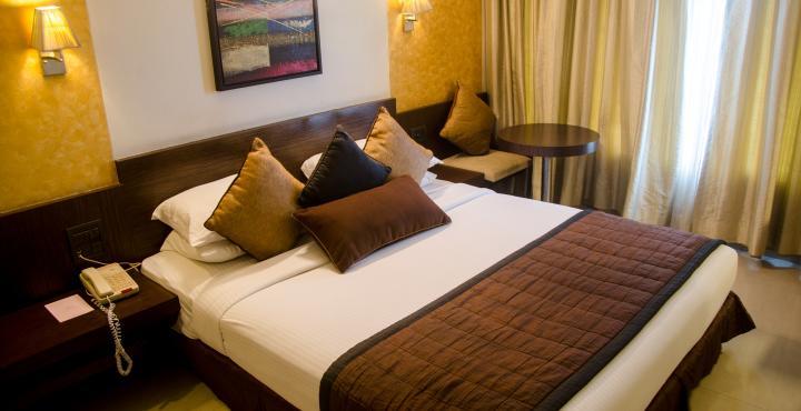 Hotel Silver Inn Мумбаи Экстерьер фото