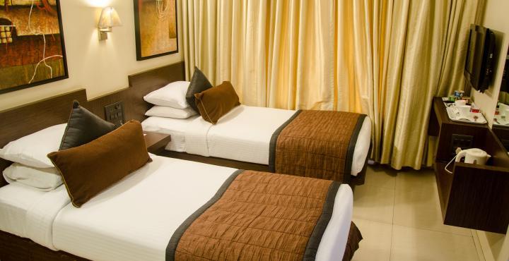 Hotel Silver Inn Мумбаи Экстерьер фото