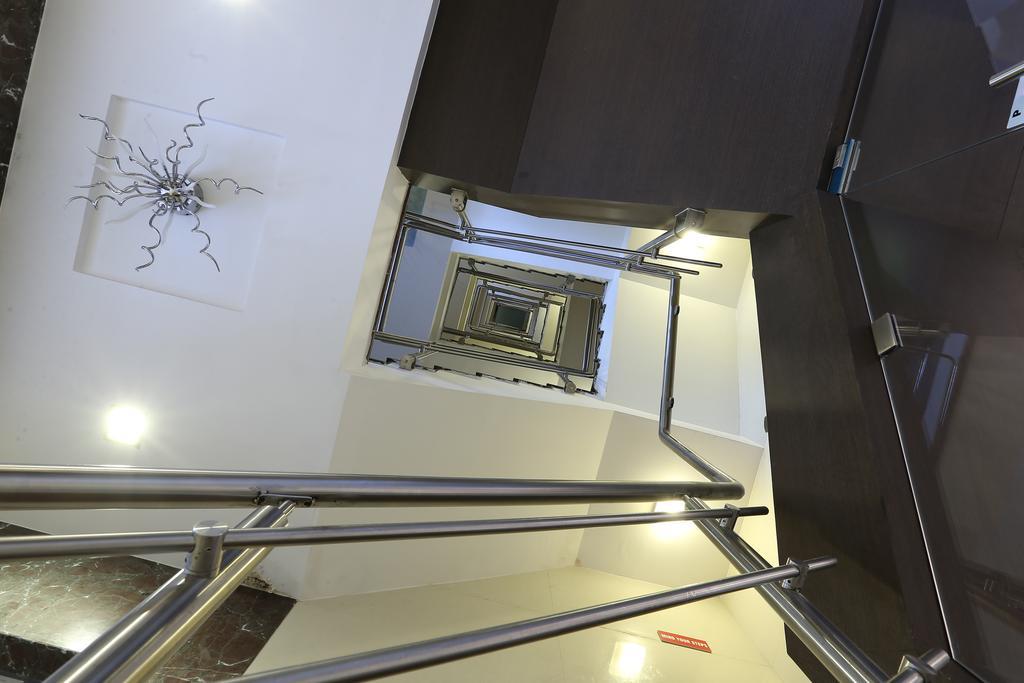Hotel Silver Inn Мумбаи Экстерьер фото