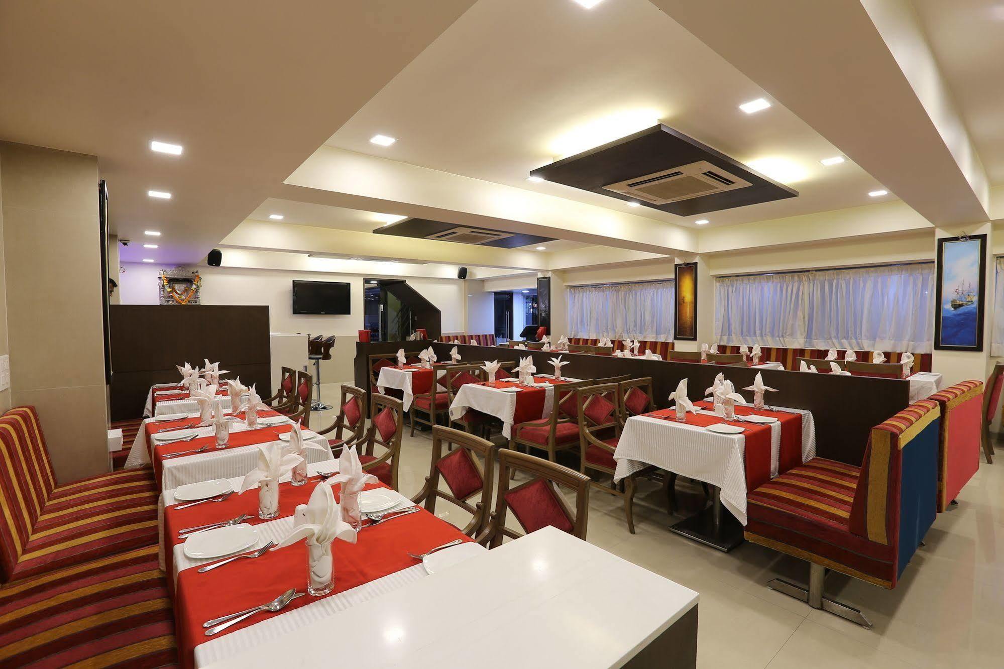 Hotel Silver Inn Мумбаи Экстерьер фото