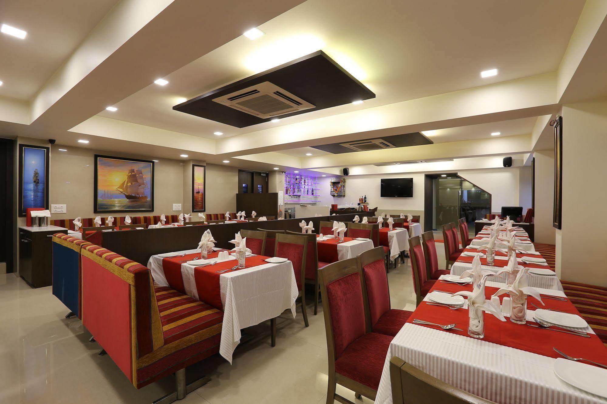 Hotel Silver Inn Мумбаи Экстерьер фото