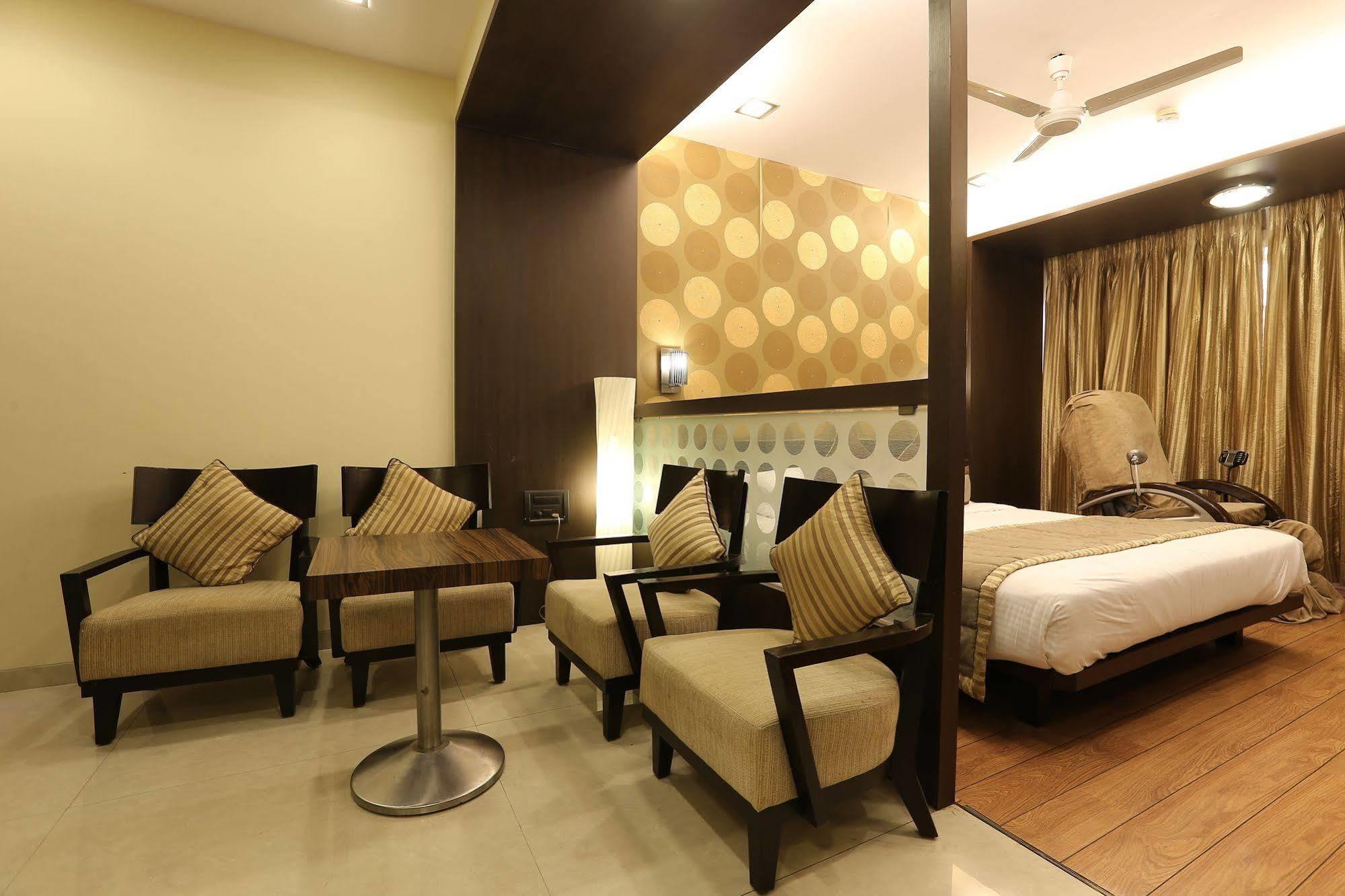 Hotel Silver Inn Мумбаи Экстерьер фото