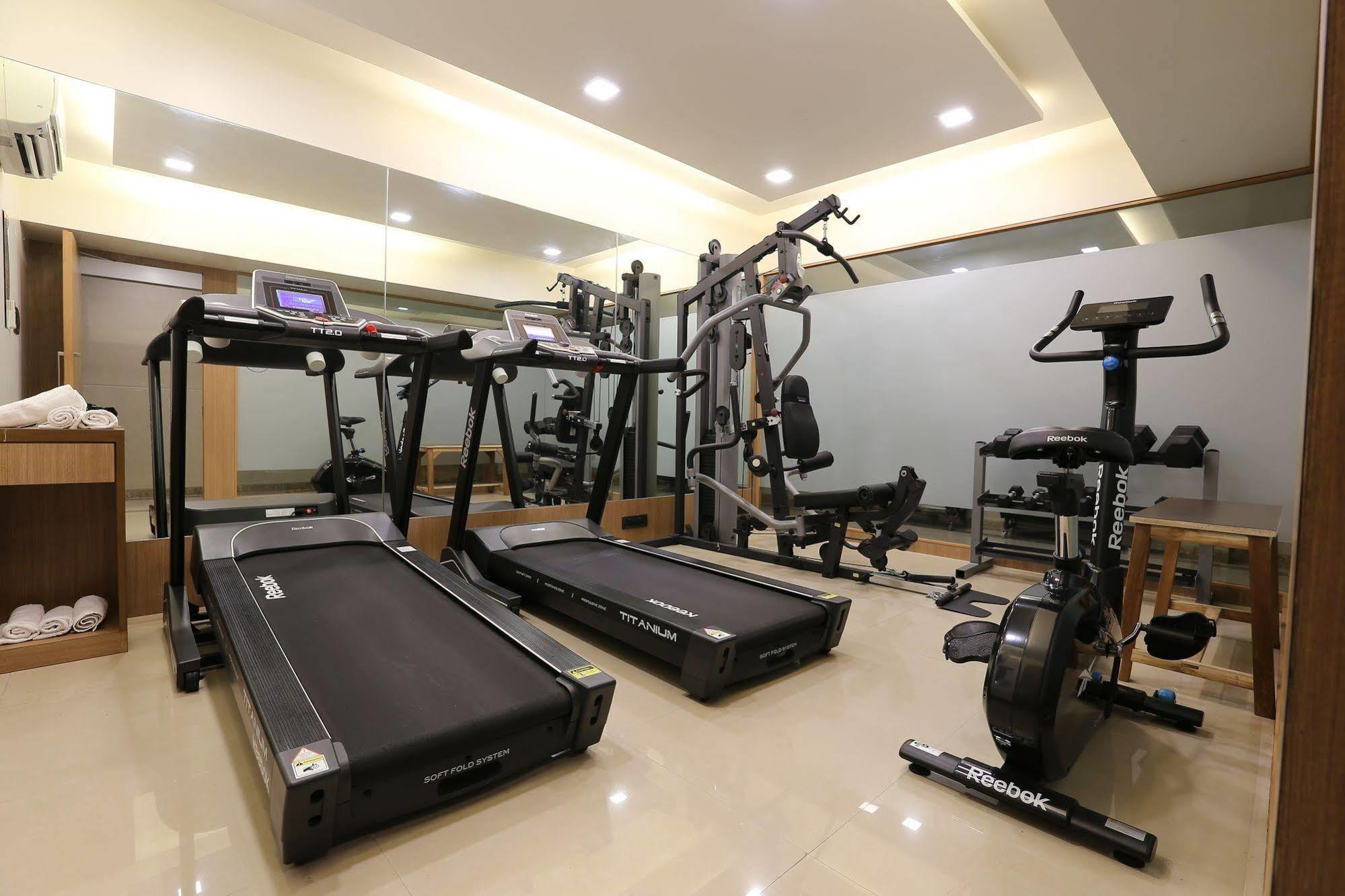 Hotel Silver Inn Мумбаи Экстерьер фото