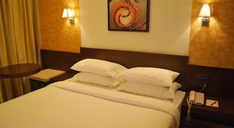 Hotel Silver Inn Мумбаи Экстерьер фото