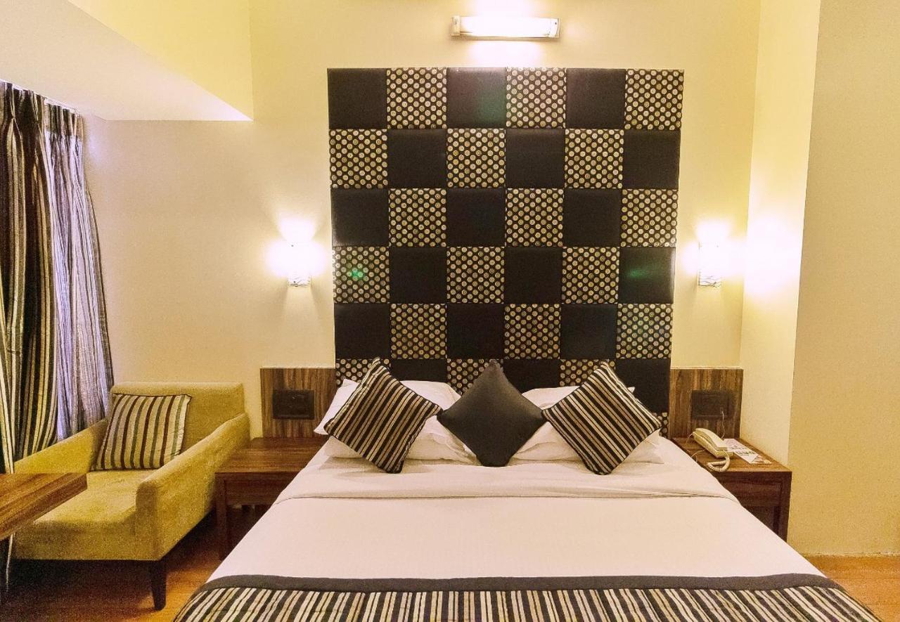 Hotel Silver Inn Мумбаи Экстерьер фото