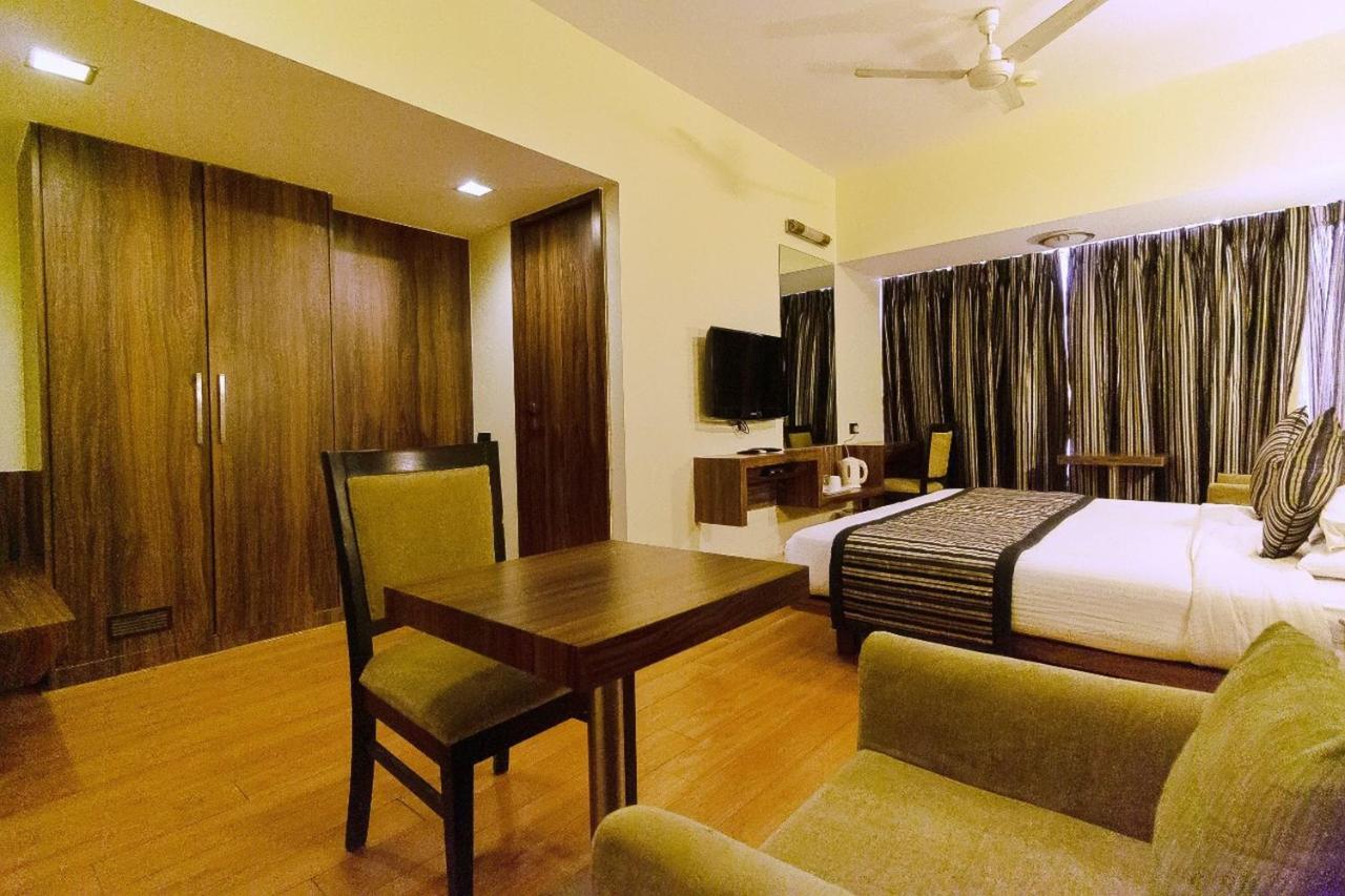 Hotel Silver Inn Мумбаи Экстерьер фото