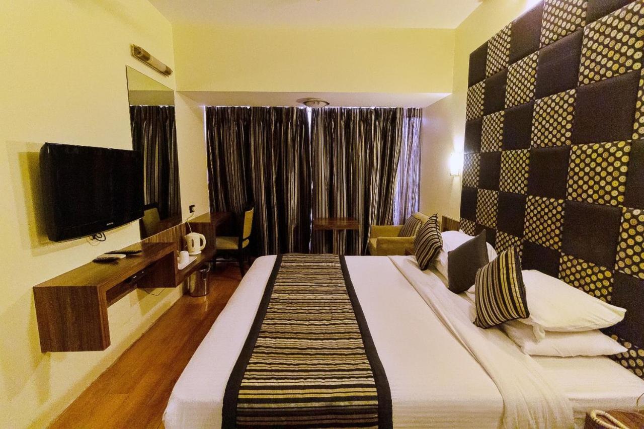 Hotel Silver Inn Мумбаи Экстерьер фото