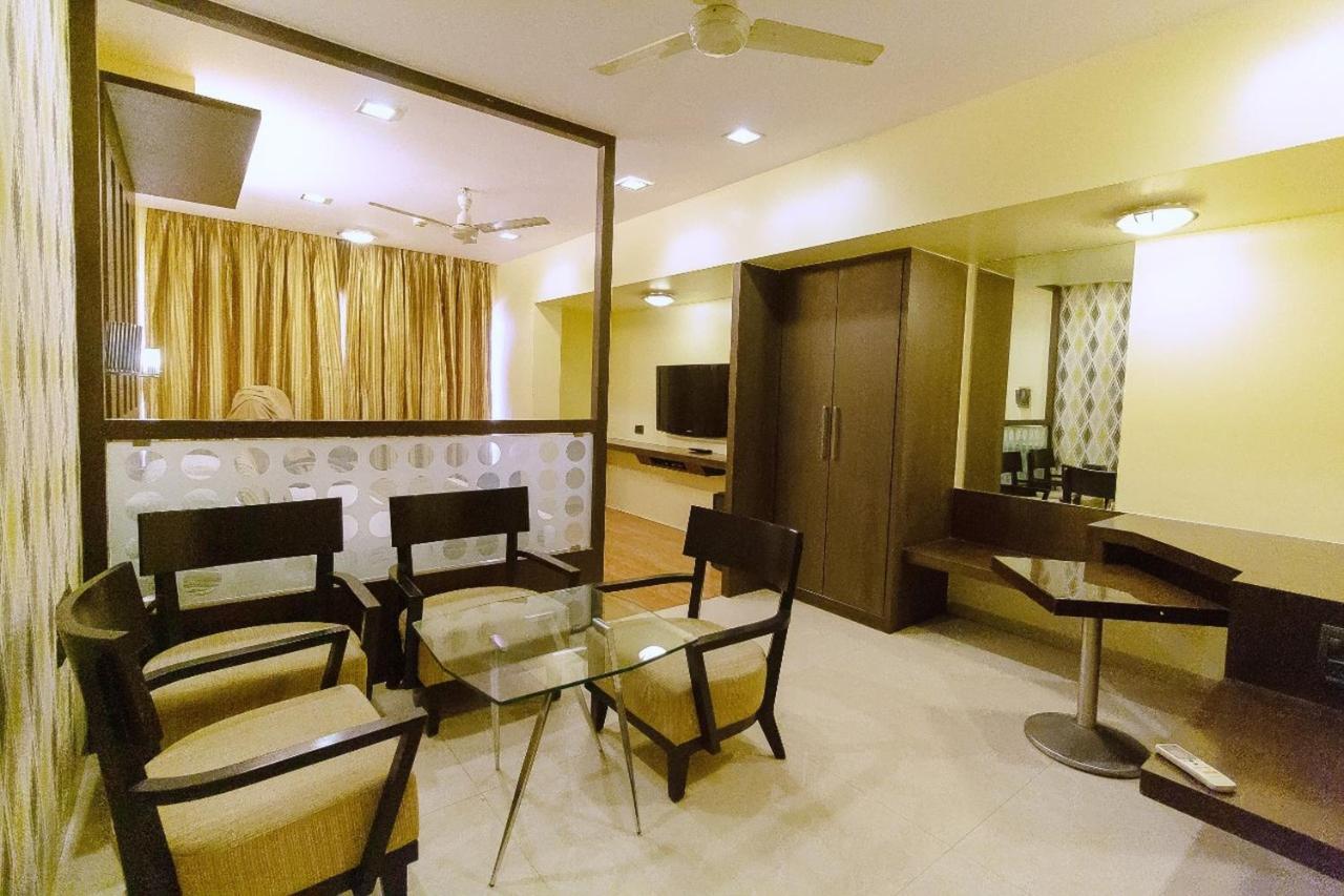 Hotel Silver Inn Мумбаи Экстерьер фото